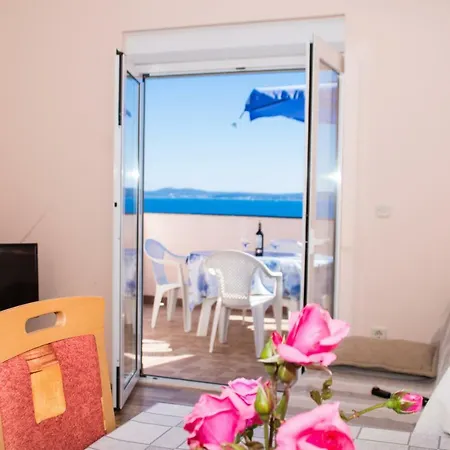 Anamarija Apartman *